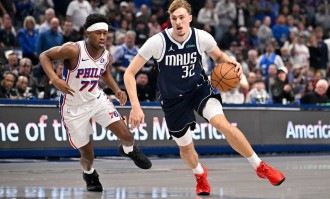 马克西34+10弗拉格12+7 独行侠不敌76人4连败