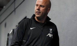 利物浦3-2绝杀，9500万前锋5场0球，空门踢飞，单刀不进！该给伊萨克让位