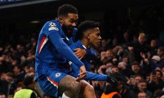 3-0完胜！切尔西豪取三连胜，巴萨两亿欧巨星哑火，铁卫红牌被罚下