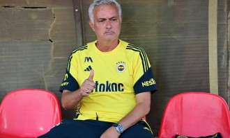 欧冠2冠王主帅下课，继任者浮出水面，62岁穆帅赫然在列，球迷：别去