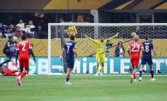 巴黎圣日耳曼大胜拜仁，迈向四冠王，金球奖在望