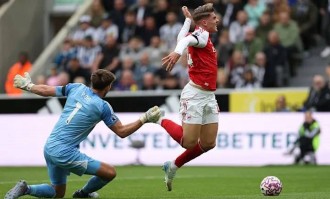 阿森纳赢了比赛却抱怨判罚？裁判专家解读：真正吃亏的是纽卡斯尔