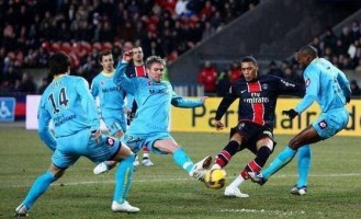 法甲保级生死斗！巴黎FC主场战欧塞尔，谁能抢下救命3分？