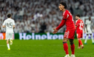 本菲卡球员向维尼修斯要球衣，球迷怒喷：滚出去！尊重本菲卡