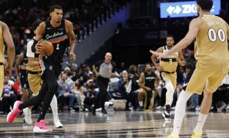 文班亚马14+12福克斯27分 马刺击败奇才三连胜