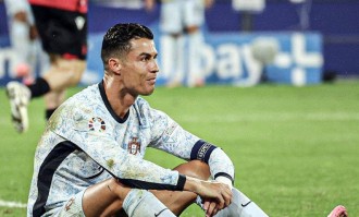 球王梅西再创神迹！书写37次小组赛100%晋级，C罗却三度止步