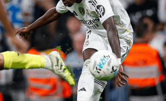 登顶西甲！皇家马德里3-1胜比利亚雷亚尔，维尼修斯梅开二度姆巴佩伤退