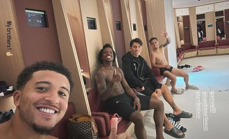 桑乔或为女友赴美国踢球，拒绝罗马不只为钱！与曼联五鼠兄弟欢笑合影