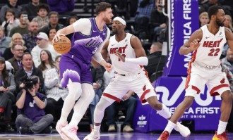 努尔基奇连场三双阿德巴约26+15 热火31分大胜爵士