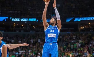 字母哥欧洲杯连续11场得分25+ 距历史第一仅差9场