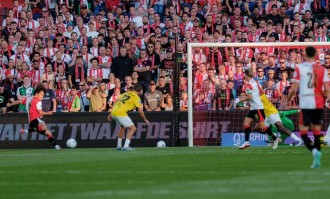 费内巴切5-2逆转费耶诺德晋级欧冠资格赛：弗雷德的超级世界波引爆全场