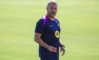 巴萨主帅弗里克被禁赛！欧冠首战如何应对？