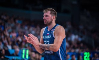 东契奇爆砍42+10率队进8强 多项数据领跑全队