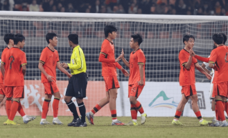 喜讯！U16国足中场加盟欧冠球队，刚穿队服合照