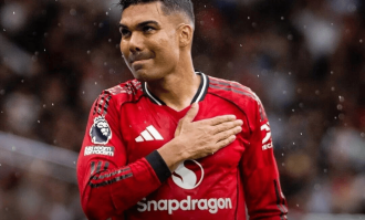 曼联忍痛割爱！功勋铁腰今夏告别，球迷炸锅：他还能再战3年！