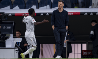 将帅不合！皇马更衣室乱了！佛爷出面调和，两亿起飞，双双失宠