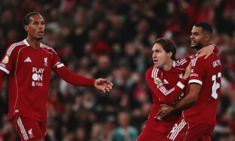 老本吃光了？利物浦4连败，斯洛特开翻11亿欧航母，遭遇下课危机