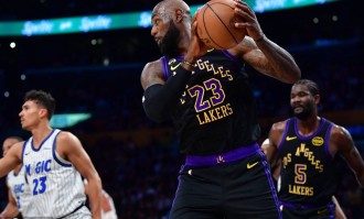 詹姆斯失绝杀班凯罗36+10 湖人不敌魔术