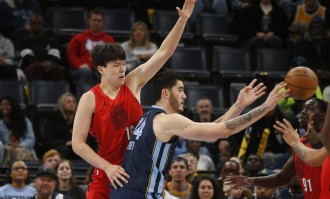 杨瀚森4分5篮板2助攻格兰特21分 开拓者惨败灰熊