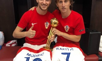 再见！37岁巴萨传奇正式退役，19年囊括18冠，进入管理层担任助理