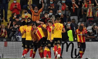 法甲榜首生死战！朗斯整城主场围剿马赛？榜首霸主携10年恩怨破局