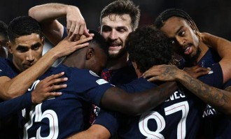 足坛悲喜一夜！国米7连胜终结，拜仁3-0豪取13连胜，大巴黎3-0，多特压哨绝杀