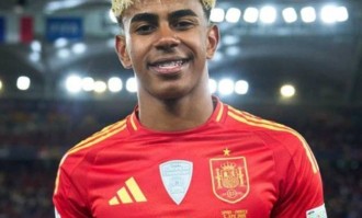 决赛输球踢飞金球奖？亚马尔少见21次丢失球权，表现不如40岁C罗