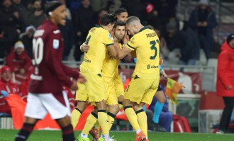 逆转惊险！AC米兰客场3-2击败都灵，强势登顶意甲榜首