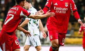 穆里尼奥葡超16场不败！本菲卡4-0大胜，霸锋戴帽，争冠依旧残酷