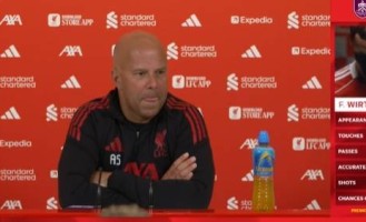 斯洛特谈基耶萨落选欧冠名单：他不满但是理解，这些天很努力训练