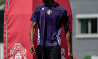 曼联官宣球衣号码变更，小妖穿特维斯背号！库尼亚谈10号球员责任