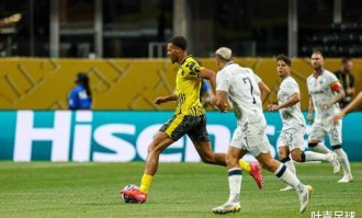 10分钟双响！29岁欧冠金靴杀疯了：两项大赛16球创3大纪录