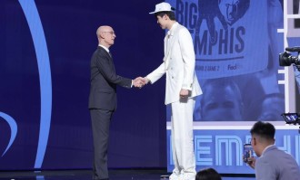 杨瀚森发文:努力扎根将梦想延续 生日礼物我很喜欢