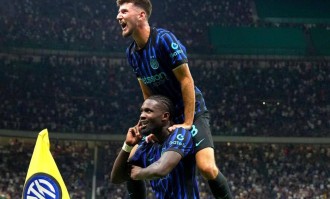 一场5-0踢出意甲惨案，国米新帅创历史，超级后卫独造两球