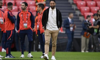 曼联老板拉特克利夫飞抵卡灵顿与主帅阿莫林会面：红魔能否绝地反击？