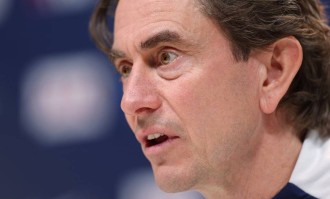 热刺风暴仍在酝酿：弗兰克带队出面应对舆论，帅位命运悬而未决