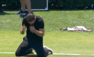 8万人面前55岁匪帅跪地呐喊，0-4耻辱 1射正生涯最惨失利