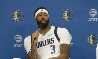 今夏手术后 浓眉剩余生涯都将佩戴护目镜比赛