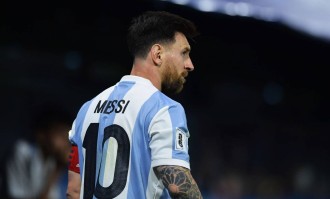 梅西上限是46冠和8金球奖！下限是33次小组赛全出线！