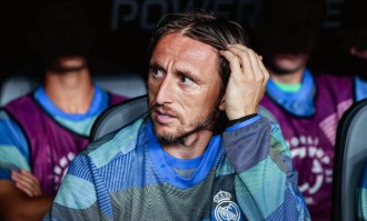 莫德里奇加盟AC米兰：红黑军团新篇章的领航者！