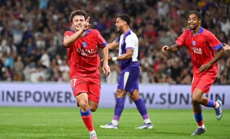 巴黎圣日耳曼6-3大胜图卢兹，内维斯戴帽登顶法甲榜首