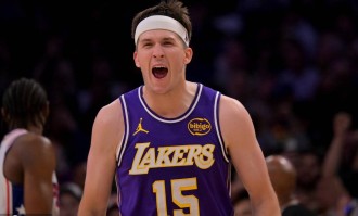 恩比德空砍35分 里弗斯35分东契奇伤退湖人胜76人