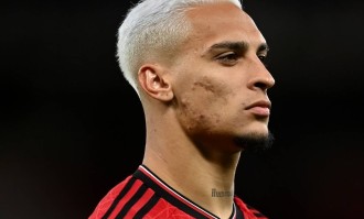 安东尼联手贝蒂斯“杀价”！要求租借回西甲，曼联不接受就砸手里