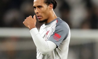 连续两场失误！昔日世一卫状态下滑，利物浦防线谁是顶梁柱？