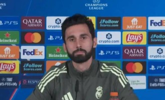 大反转！皇马主帅阿韦洛亚引发争议，球迷齐声嘘：双重标准过于明显