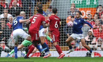 1000万放走的天才让利物浦悔青！6轮法甲惊艳全场，斯洛特遭遇危机