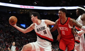 火箭绝杀无效再陷停滞泥潭 大阵容比拼杨瀚森秀存在感