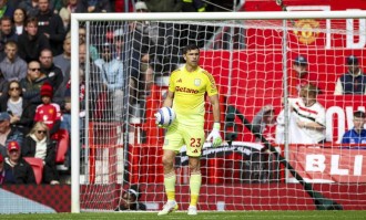 别猜了！大马丁情定曼联还是忠守维拉？妻子一语道破天机，红魔梦碎？