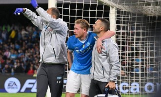 惊魂瞬间：点球破门后轰然倒下，中场大师德布劳内