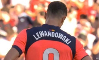 西甲冷门：巴萨1比4惨败，联赛首败，皇马登顶榜首